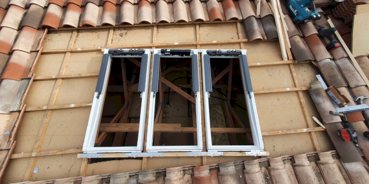 Création d'une combinaison de Vélux avec abergement en zinc sur fermettes